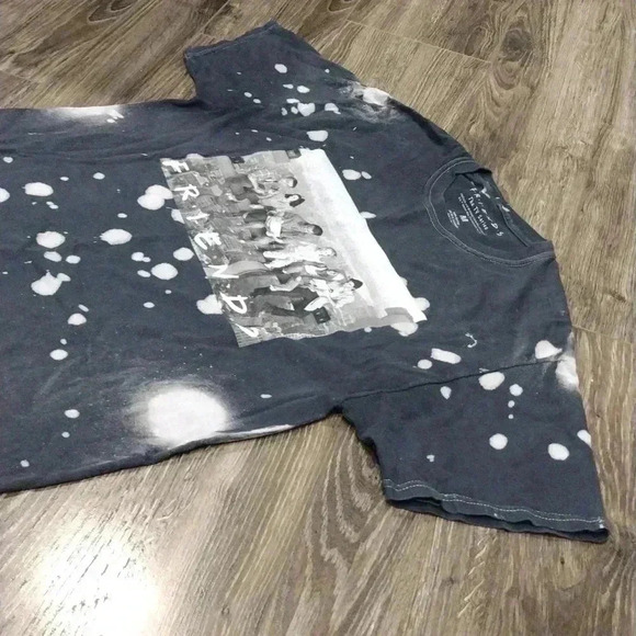 F.R.I.E.N.D.S Bleached T-shirt - Picture 3 of 7